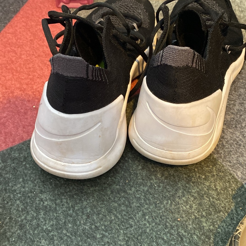 Nikes - Picture 2 of 4